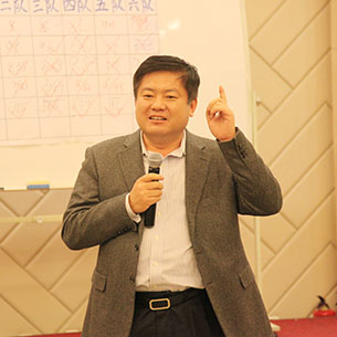 舒忠峰  集團公司董事長、總經理