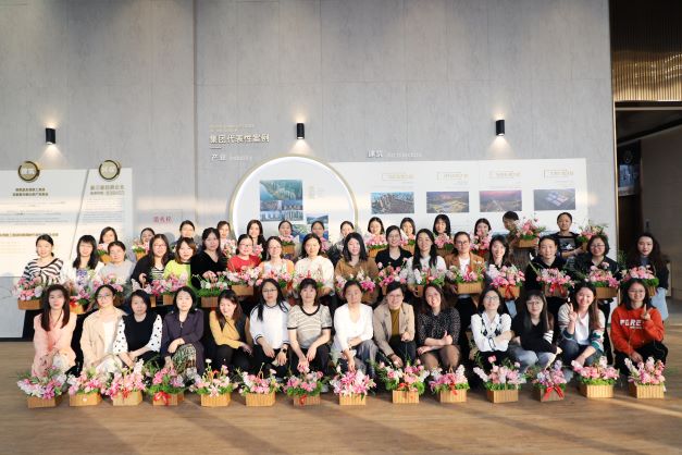 “春風(fēng)如你 熠熠芳華”婦女節(jié)花藝活動芬芳來襲(圖1)