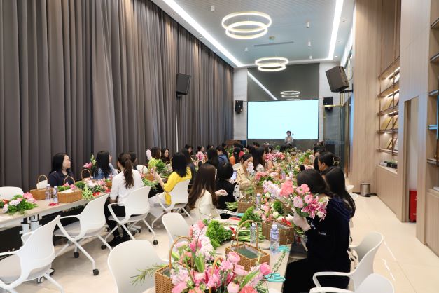 “春風(fēng)如你 熠熠芳華”婦女節(jié)花藝活動芬芳來襲(圖5)